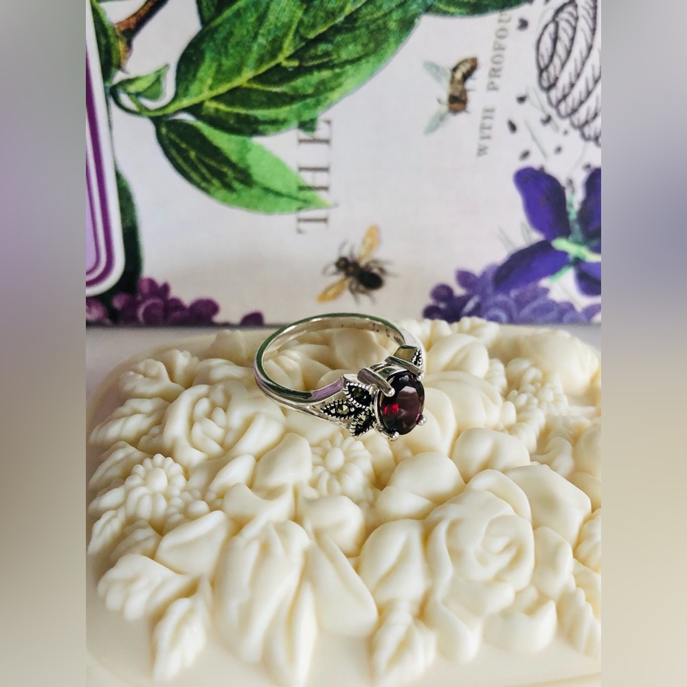 Genuine Garnet and Marcasite Sterling Silver 925 Ring